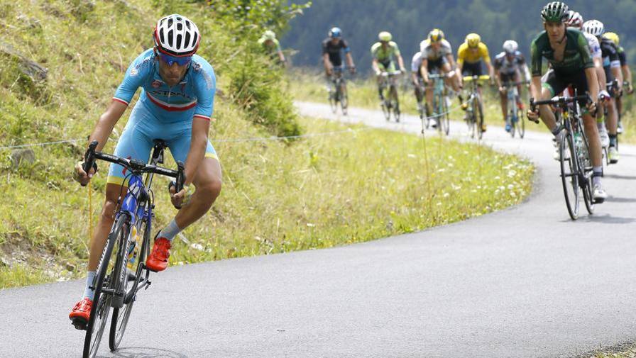 Lo Squalo dello Stretto. Un lampo un tuono ed è Giro d’Italia