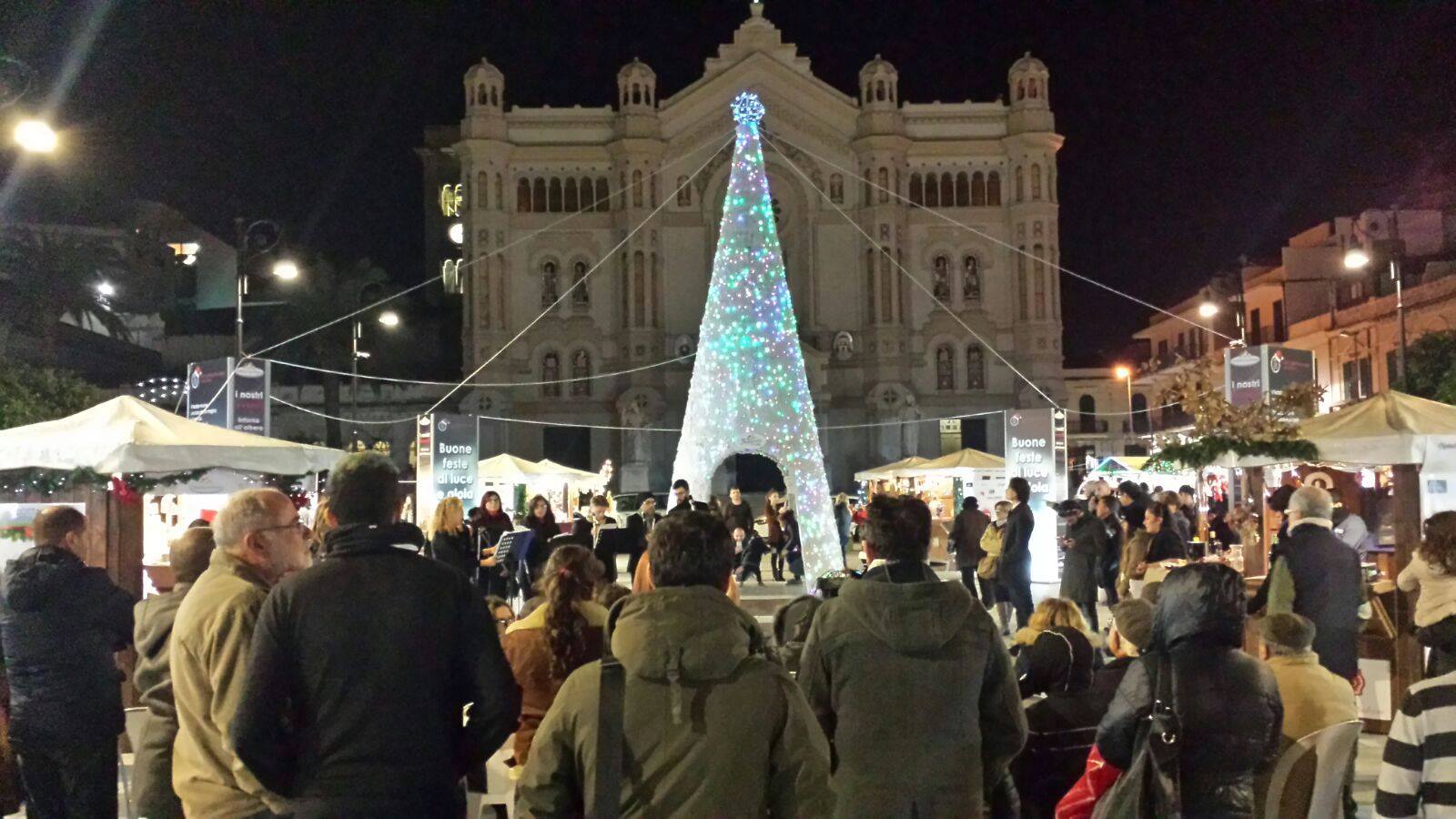 Albero di luci edizione 2016