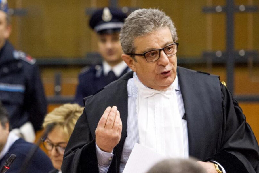 Contro il dominio dei pm, ai calabresi non resta altro che rivolgersi a Dio